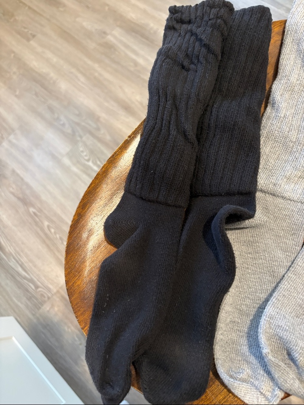 ALO Yoga Unisex Scrunch Socks in Black and Light Gray - Picture 5 of 10